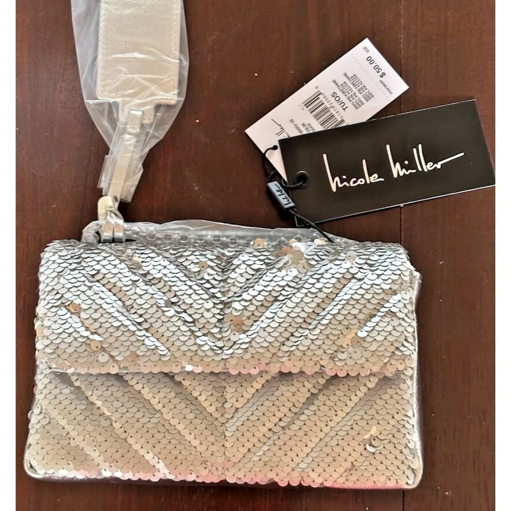 NICOLE MILLER SILVER SEQUIN SILVER CHAIN STRAP CROSSBODY PURSE —‎ 8 X 5